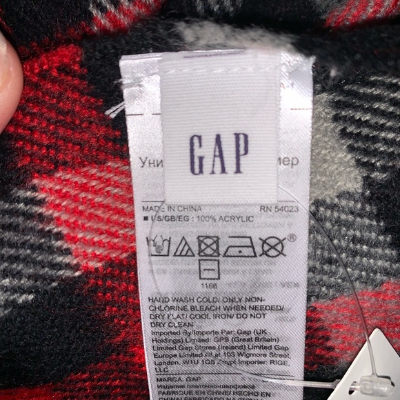 Cozy oversized scarf from the Gap black red and ivory plaid - Picture 9 of 9